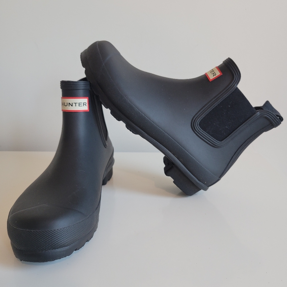 Hunter Chelsea Rain Boot. Black. Size 8